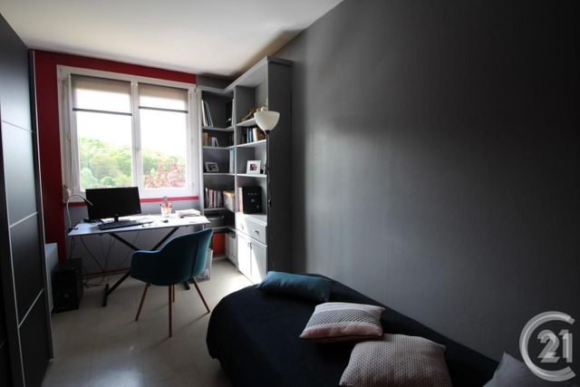 Afficher la photo en grand Appartement F3 à vendre - 3 pièces - 62.34 m2 - LILLEBONNE - 76 - HAUTE-NORMANDIE - Century 21 Cabinet Mariette