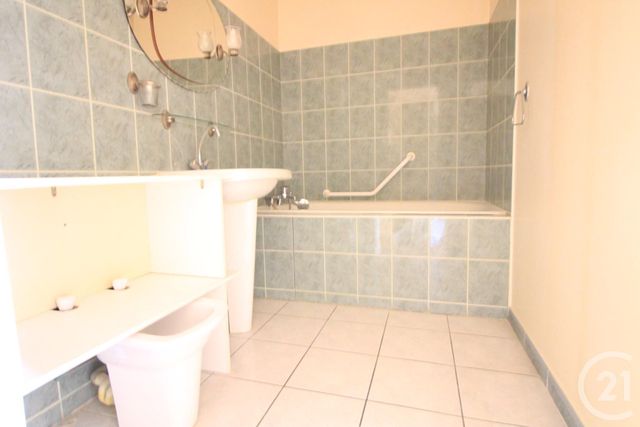 Appartement F3 à louer - 3 pièces - 89.0 m2 - LILLEBONNE - 76 - HAUTE-NORMANDIE - Century 21 Cabinet Mariette Appartement F3 à louer - 3 pièces - 89.0 m2 - LILLEBONNE - 76 - HAUTE-NORMANDIE - Century 21 Cabinet Mariette