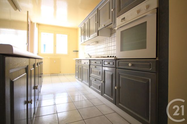 Appartement F3 à louer - 3 pièces - 89.0 m2 - LILLEBONNE - 76 - HAUTE-NORMANDIE - Century 21 Cabinet Mariette Appartement F3 à louer - 3 pièces - 89.0 m2 - LILLEBONNE - 76 - HAUTE-NORMANDIE - Century 21 Cabinet Mariette