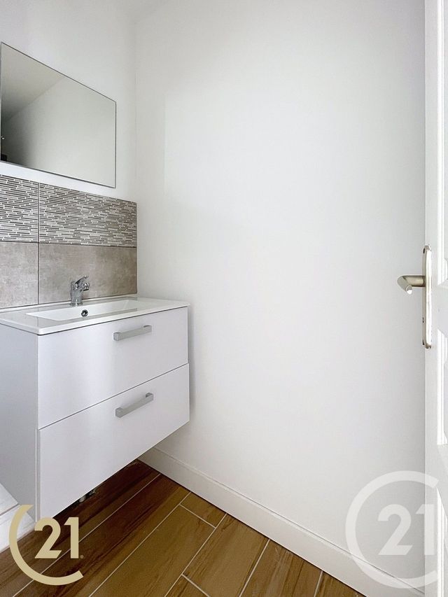 Appartement à louer - 2 pièces - 24.75 m2 - LILLEBONNE - 76 - HAUTE-NORMANDIE - Century 21 Cabinet Mariette