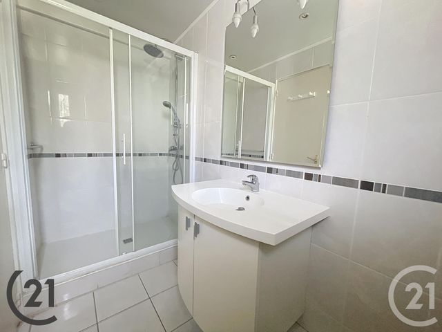 Appartement à louer - 3 pièces - 60.84 m2 - BOLBEC - 76 - HAUTE-NORMANDIE - Century 21 Cabinet Mariette