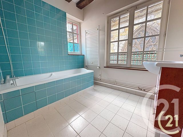 Appartement F5 à louer - 4 pièces - 108.0 m2 - CAUDEBEC EN CAUX - 76 - HAUTE-NORMANDIE - Century 21 Cabinet Mariette
