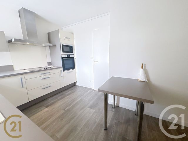 Appartement à louer - 3 pièces - 84.62 m2 - LILLEBONNE - 76 - HAUTE-NORMANDIE - Century 21 Cabinet Mariette