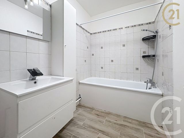 Appartement à louer - 3 pièces - 66.25 m2 - BOLBEC - 76 - HAUTE-NORMANDIE - Century 21 Cabinet Mariette