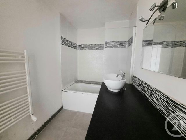 Appartement F4 à louer - 4 pièces - 95.0 m2 - BOLBEC - 76 - HAUTE-NORMANDIE - Century 21 Cabinet Mariette