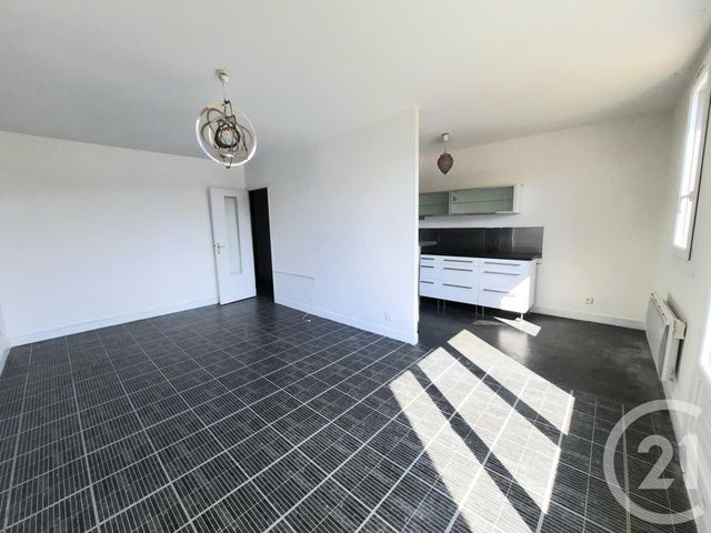 Appartement F4 à louer - 4 pièces - 95.0 m2 - BOLBEC - 76 - HAUTE-NORMANDIE - Century 21 Cabinet Mariette