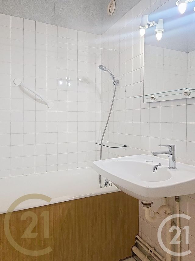 Appartement F2 à vendre - 2 pièces - 59.0 m2 - LILLEBONNE - 76 - HAUTE-NORMANDIE - Century 21 Cabinet Mariette