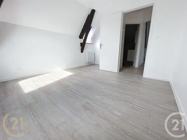 Appartement à louer - 3 pièces - 63.5 m2 - BOLBEC - 76 - HAUTE-NORMANDIE - Century 21 Cabinet Mariette