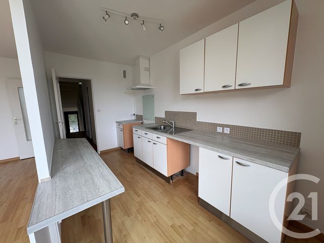 Appartement Triplex à louer - 3 pièces - 74.4 m2 - BOLBEC - 76 - HAUTE-NORMANDIE - Century 21 Cabinet Mariette