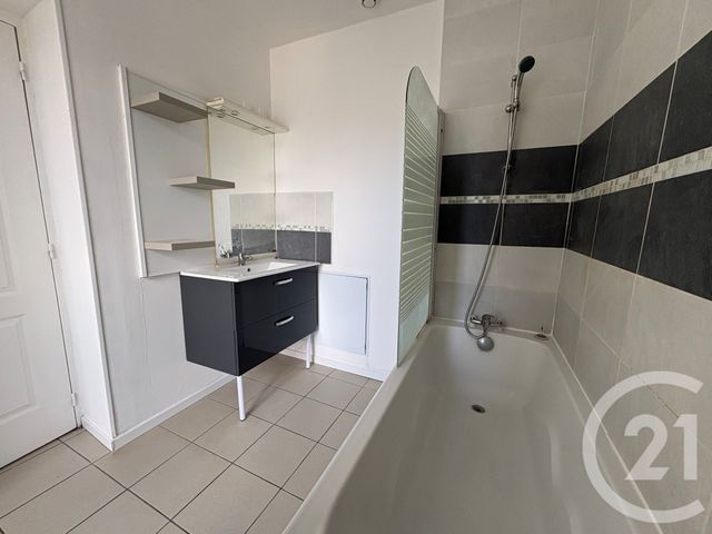Appartement F3 à louer - 3 pièces - 60.0 m2 - BOLBEC - 76 - HAUTE-NORMANDIE - Century 21 Cabinet Mariette